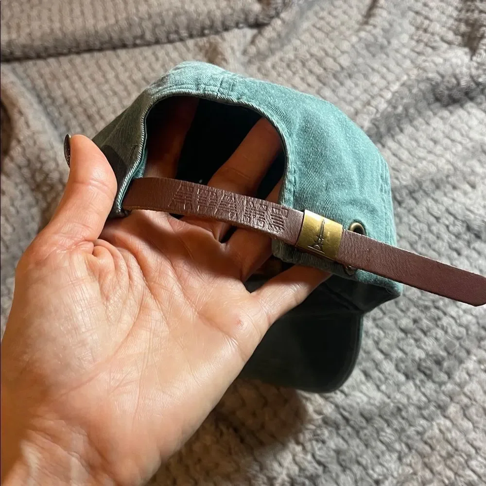Blue Parrot st. George Island Embroidered Green Cap
